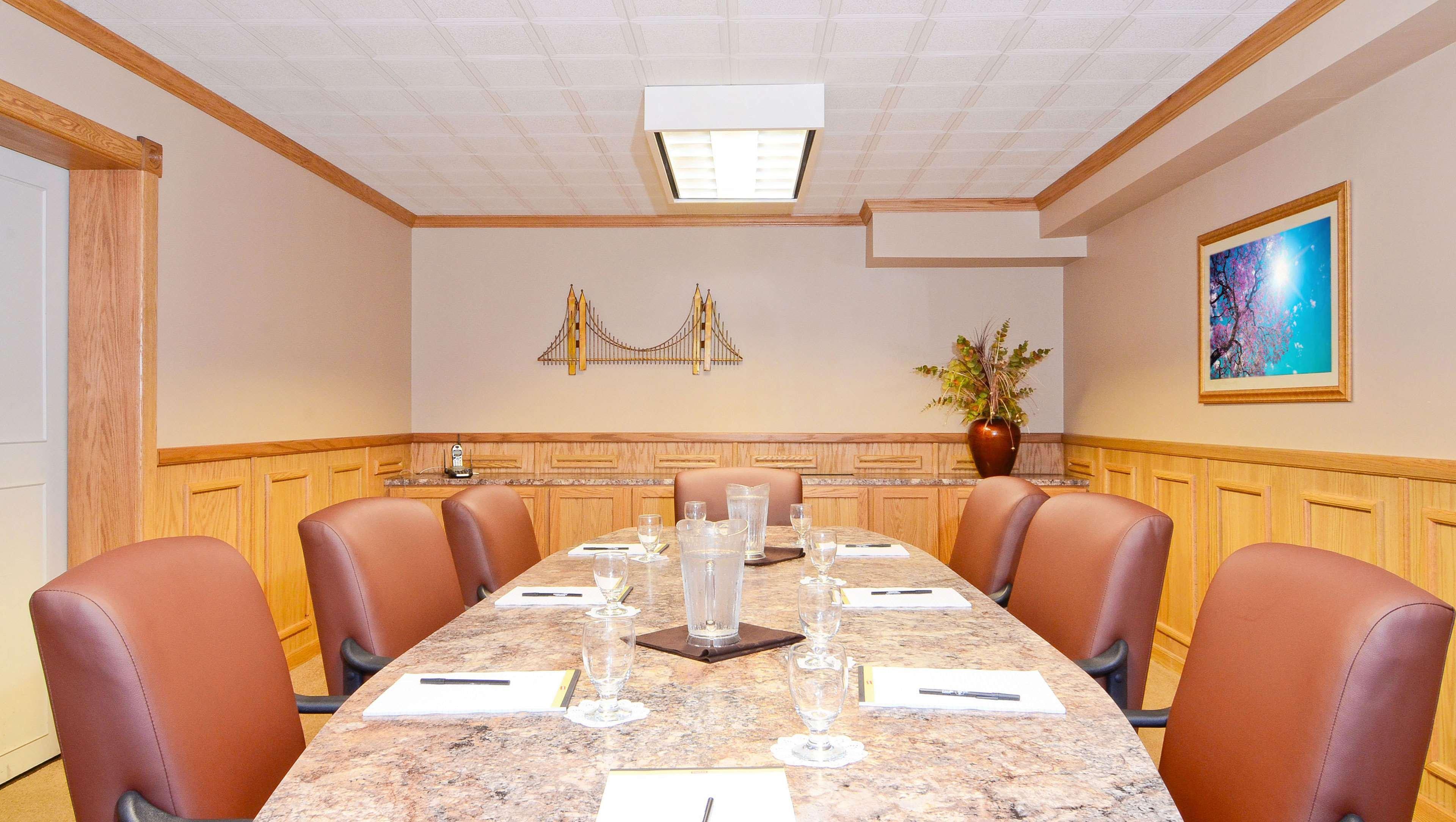Magnuson Grand Pioneer Inn And Suites Escanaba Επιχειρήσεις φωτογραφία