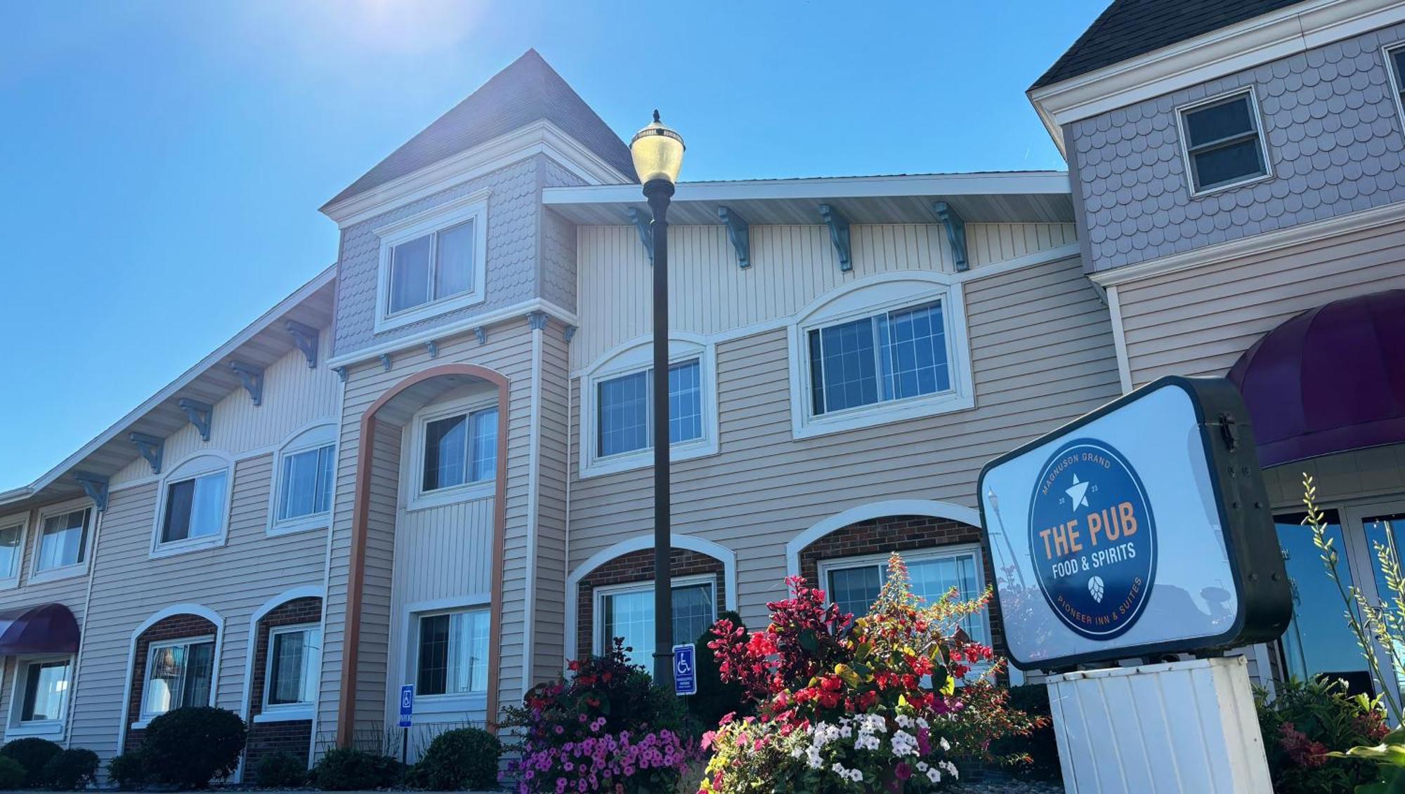 Magnuson Grand Pioneer Inn And Suites Escanaba Εξωτερικό φωτογραφία