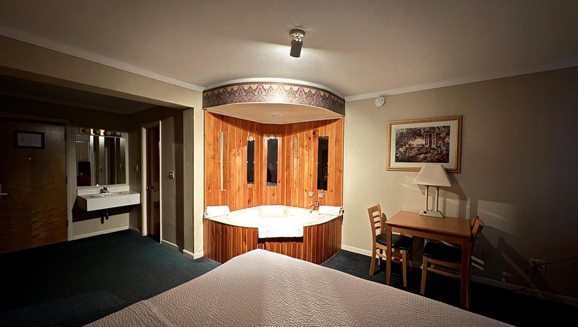 Magnuson Grand Pioneer Inn And Suites Escanaba Εξωτερικό φωτογραφία